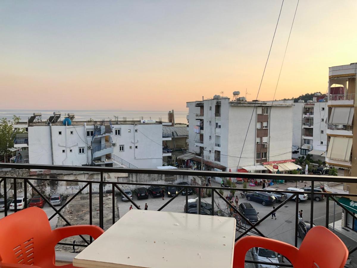 Center Hotel Pirro Himare Exteriör bild